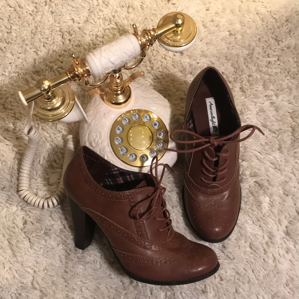 Retro looking Oxford brown laced heels (7)